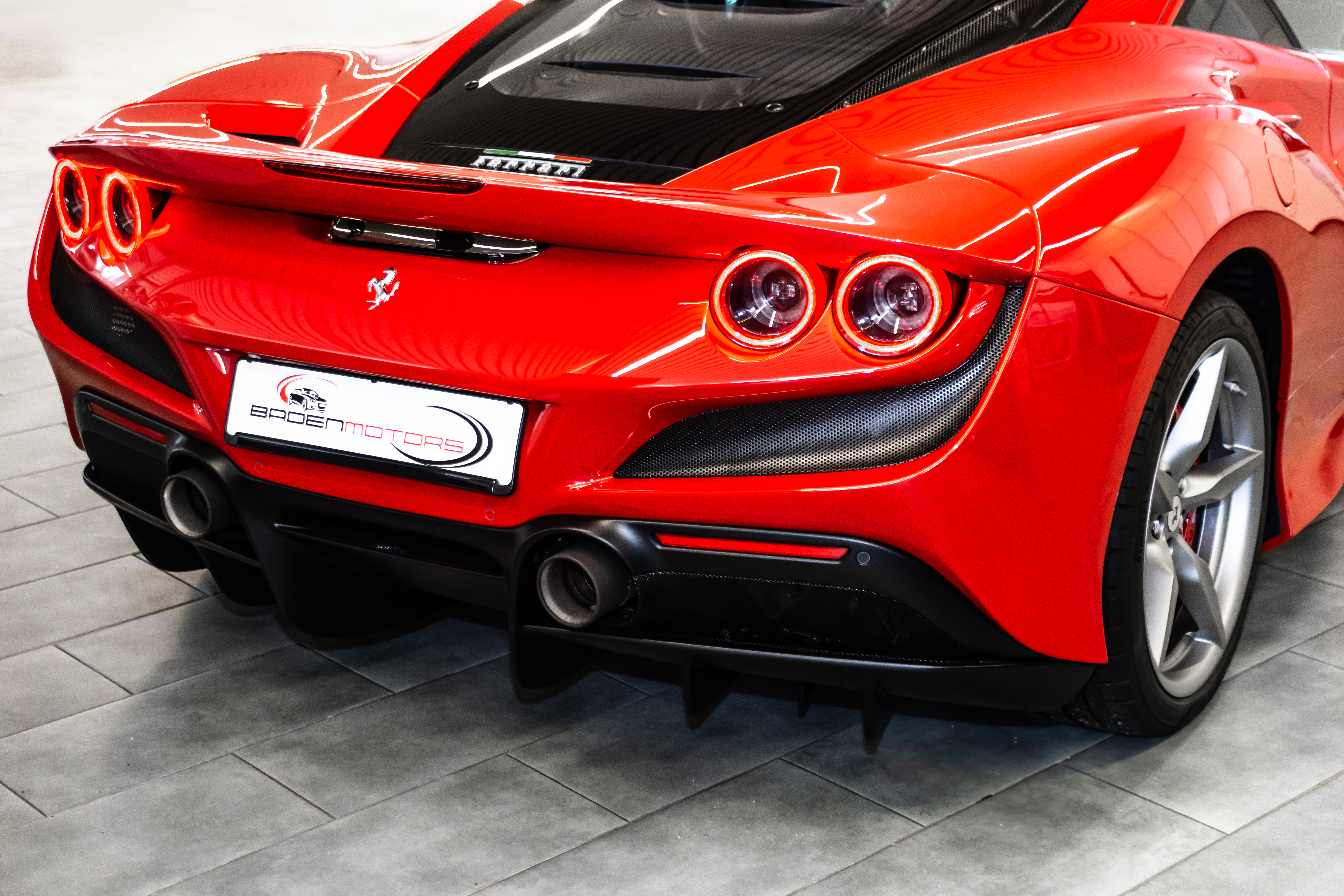 Ferrari_F8_09